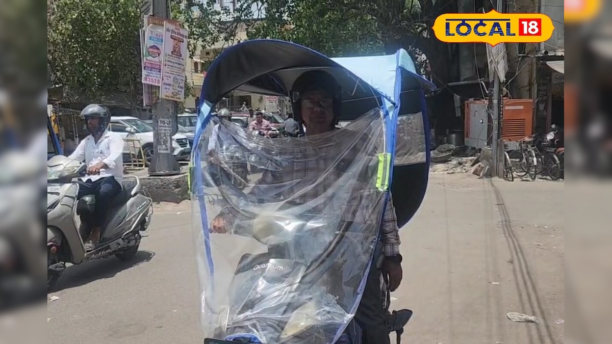 वाह क्या आइडिया… देसी जुगाड़ हुआ वायरल! स्कूटी पर बनाई अनोखी छत, अब बिना रुके धूप और बारिश में कर रहा सफर