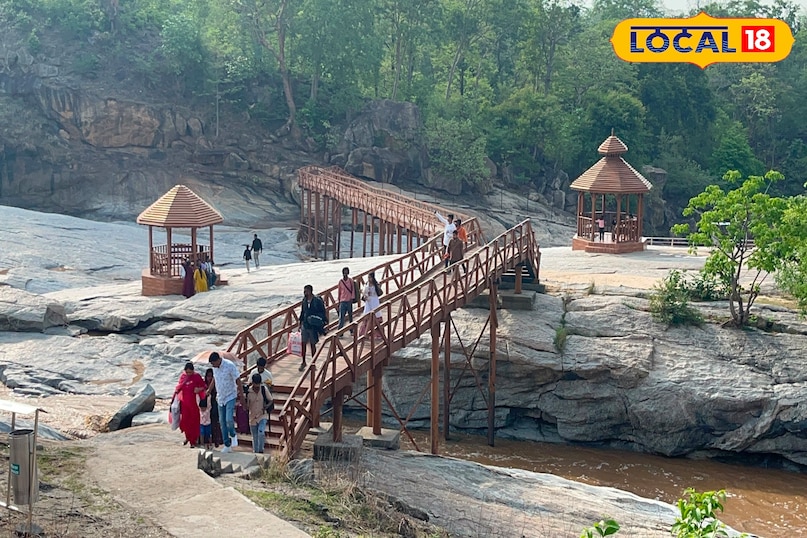 हालांकि गर्मी के मौसम में भी यहां का वातावरण काफी ठंडा और सुकूनभरा रहता है, लेकिन अक्टूबर से फरवरी तक का समय घूमने के लिए सबसे उपयुक्त माना जाता है. इस दौरान झरने में पानी की मात्रा अधिक रहती है और ठंडी हवाएं लोगों को अलग ही आनंद देती हैं. जिसमें सालों भर पर्यटक यहां घूमने आते है.