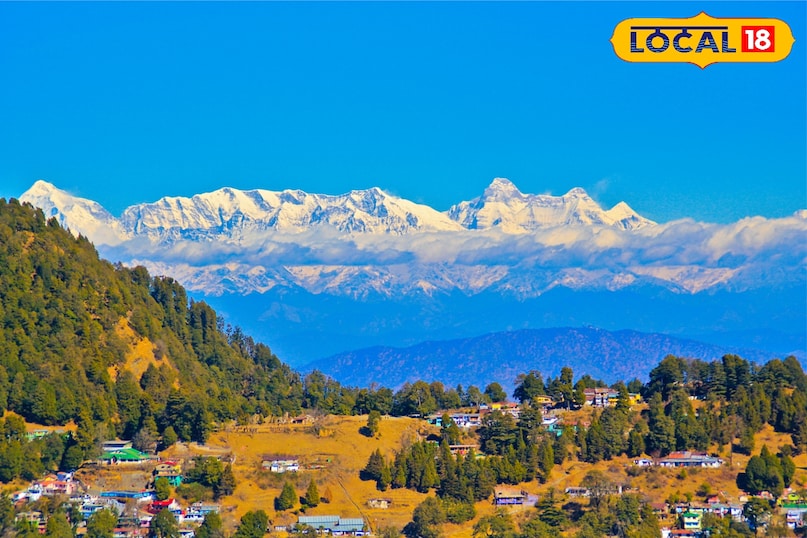 नैनीताल मुक्तेश्वर पर स्थित नथुआखान नैनीताल के आसपास तेजी से लोकप्रिय हो रहा ऑफबीट डेस्टिनेशन है. यहां से नथुआखान की दूरी 48 किमी है. यहां का शांत माहौल, ठंडी हवाएं और पहाड़ों की खूबसूरती पर्यटकों को खूब पसंद आती है. यह जगह खासतौर पर उन लोगों के लिए बेहतर है जो शहर के शोर-शराबे से दूर प्रकृति के करीब समय बिताना चाहते हैं. यहां छोटे-छोटे होमस्टे और कैफे भी पर्यटकों को लोकल अनुभव देते हैं. साफ मौसम में यहां से हिमालय की चोटियों का अद्भुत दृश्य दिखाई देता है, जो यात्रा को यादगार बना देता है. नैनीताल मुक्तेश्वर पर स्थित नथुआखान नैनीताल के आसपास तेजी से लोकप्रिय हो रहा ऑफबीट डेस्टिनेशन है. यहां से नथुआखान की दूरी 48 किमी है. यहां का शांत माहौल, ठंडी हवाएं और पहाड़ों की खूबसूरती पर्यटकों को खूब पसंद आती है. यह जगह खासतौर पर उन लोगों के लिए बेहतर है जो शहर के शोर-शराबे से दूर प्रकृति के करीब समय बिताना चाहते हैं. यहां छोटे-छोटे होमस्टे और कैफे भी पर्यटकों को लोकल अनुभव देते हैं. साफ मौसम में यहां से हिमालय की चोटियों का अद्भुत दृश्य दिखाई देता है, जो यात्रा को यादगार बना देता है.