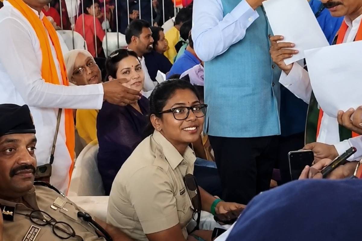 संदेशखाली रेप विक्टिम से सबूत मांगने वाली IPS पपिया सुल्ताना याद है? सुवेंदु शपथ ग्रहण के वक्‍त नए विवाद में फंसी