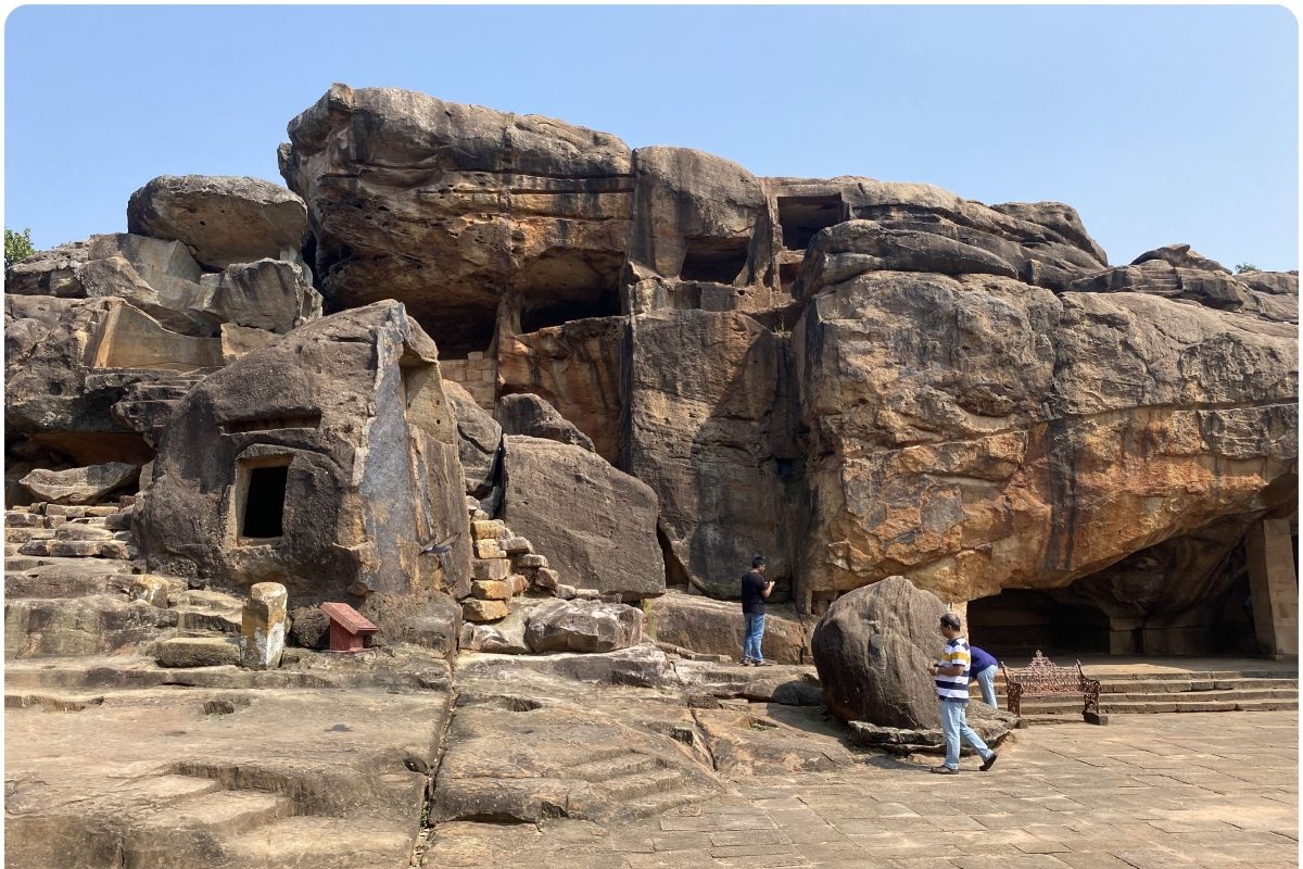 कलिंग शासकों की लगेंगी प्रतिमाएं, 2200 साल पुरानी खंडगिरि और उदयगिरि गुफाओं का बदलेगा रूप
