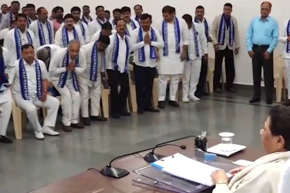'बहन जी आप संघर्ष करो...', सालों बाद एक्शन में मायावती, अगर यूपी में BSP मजबूत हुई तो किसे होगा फायदा, किसकी उड़ेगी नींद
