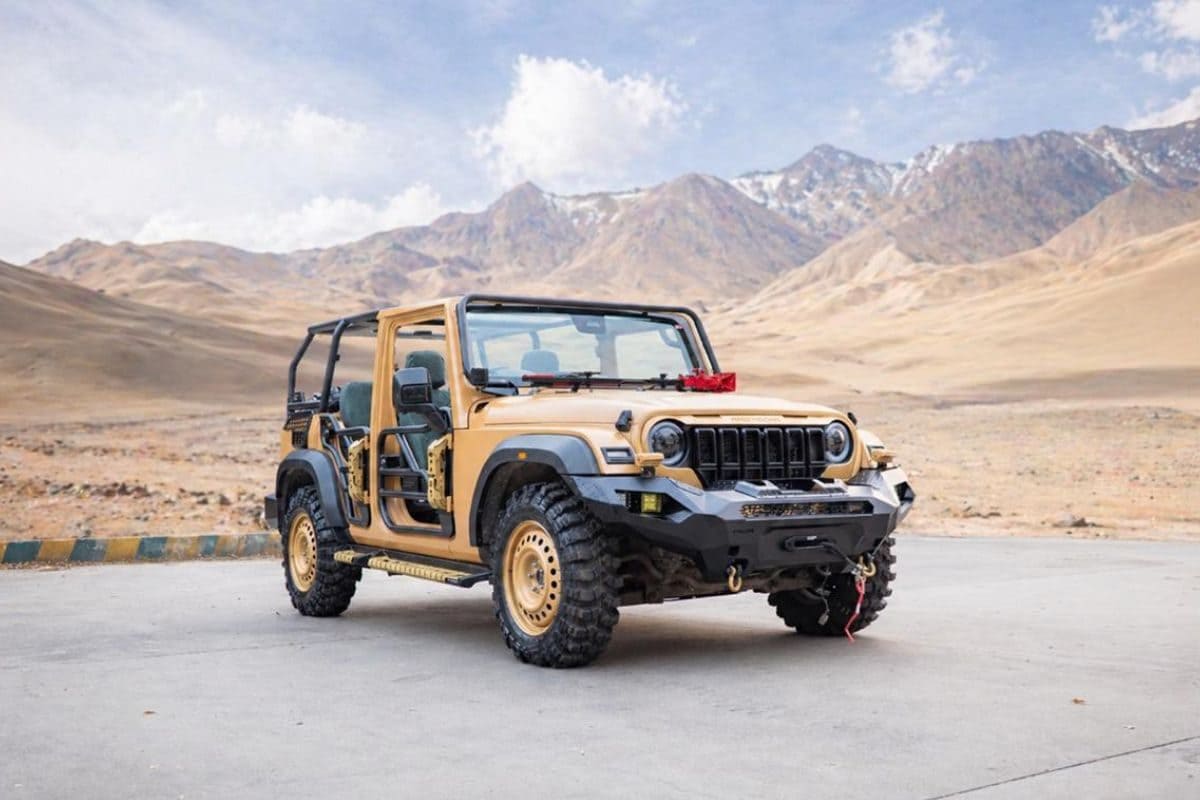 गन माउंट से लेकर विंच तक, Mahindra Thar Roxx बनी मिलिट्री मशीन! फीचर्स जानकर रह जाएंगे हैरान