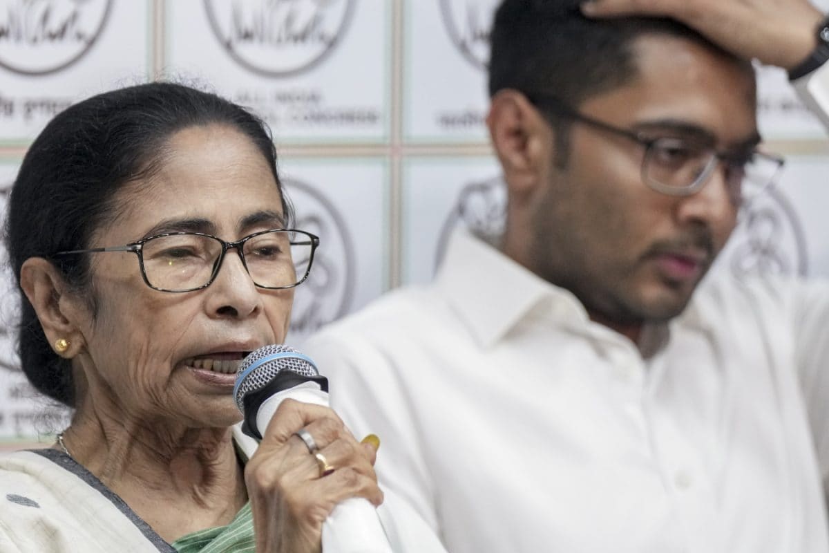 आखिर ममता बनर्जी ने क्यों कहा 'अकेले आए थे अकेले जाएंगे', हार के गम में लिख डाली नई कविता