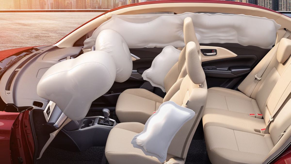 33.73 KM Mileage, Sunroof and 6 Airbags; Line at the showroom for this car!