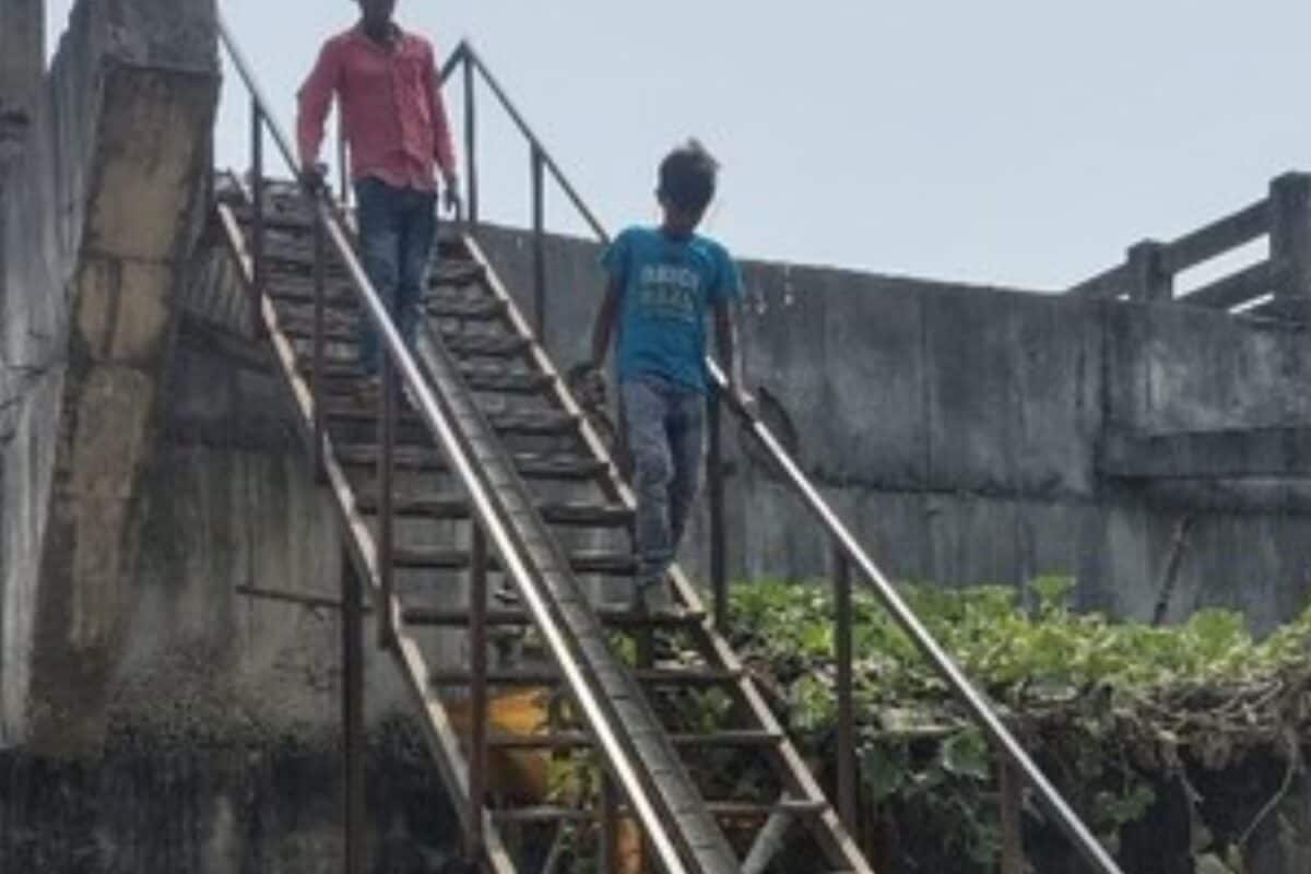Video: बिहार में इंजीनियरिंग का गजब नमूना! 8.6 करोड़ का पुल और चंदे की सीढ़ी...जानें इस अजूबा पुल की कहानी