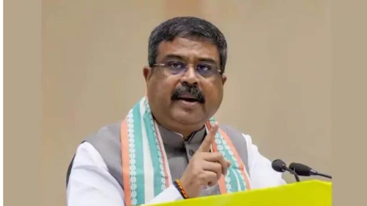 NEET 2026 Latest News| NEET 2026: 22 लाख स्टूडेंट, 21 जून को पेपर, CISF से लेकर एयरफोर्स तक..क्या है धर्मेंद्र प्रधान का प्लान? NEET 2026 Latest News| NEET 2026: 22 लाख स्टूडेंट, 21 जून को पेपर, CISF से लेकर एयरफोर्स तक..क्या है धर्मेंद्र प्रधान का प्लान?