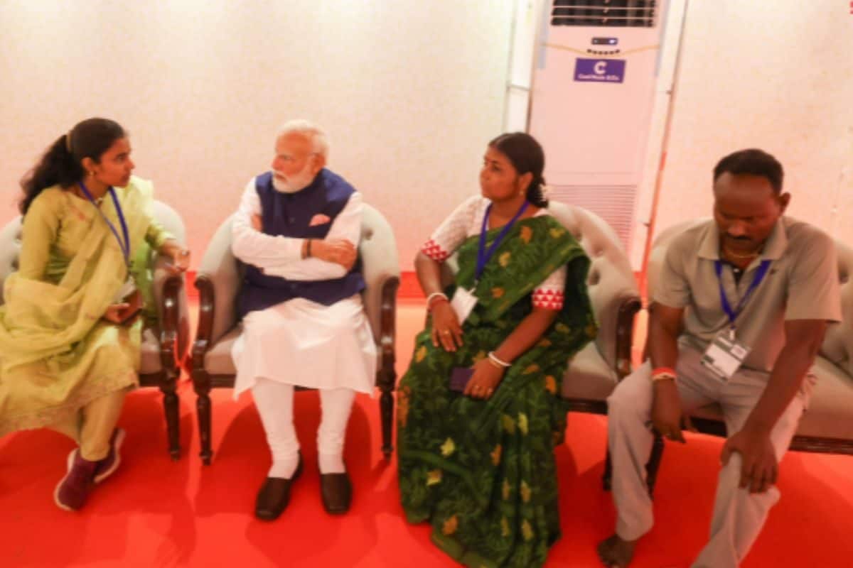 कौन हैं देबाशीष, सौमित्र और आनंद पॉल, जिनके परिजनों से पीएम मोदी ने मंच से उतरते ही की मुलाकात