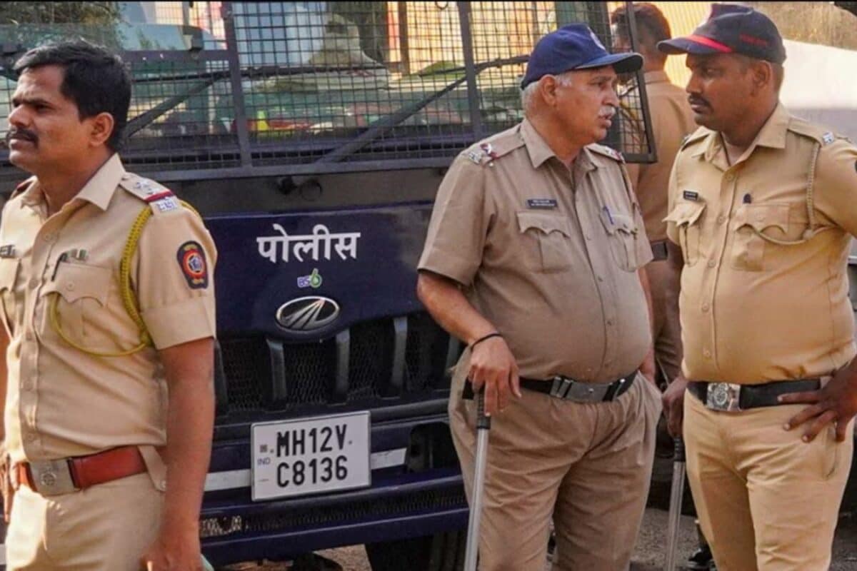 मंदिर और मस्जिदों पर चला बुलडोजर, लोगों ने बरसा दिए पत्थर, 18 पुलिसकर्मी पहुंचे अस्पताल