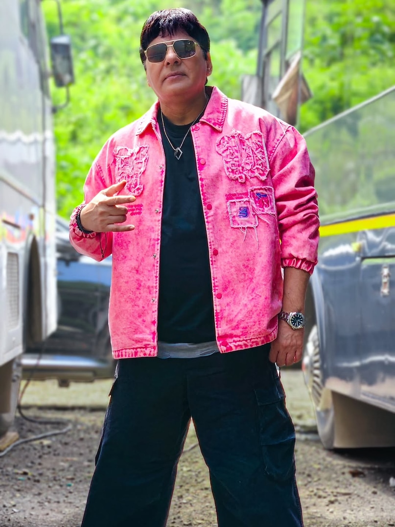 comedian sudesh lehri, sudesh lehri life story, sudesh lehri career, sudesh lehri personal life, Sudesh Lehri graveyard incident, Sudesh Lehri poverty to stardom, Sudesh Lehri struggle days, How Sudesh Lehri became famous, sudesh lehri struggle story, sudesh lehri age, सुदेश लहरी की कहानी, किस महिला को श्मशान घाट से घर लाए थे सुदेश लहरी, सुदेश लहरी के कैसे पलटे दिन