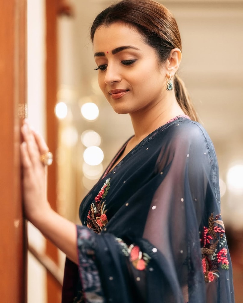 Trisha Krishnan, Trisha Krishnan Movies, Trisha Krishnan age, Trisha Krishnan childhood, Trisha Krishnan how became Film superstar, Trisha Krishnan wanted to study criminal psychology, trisha krishnan vijay oath ceremony, trisha Krishnan releationship, तृषा कृष्णन, तृषा कृष्णन फिल्में, तृषा कृष्णन की उम्र, तृषा कृष्णन का बचपन, तृषा कृष्णन फिल्म सुपरस्टार कैसे बनीं, तृषा कृष्णन आपराधिक मनोविज्ञान का अध्ययन करना चाहती थीं, तृषा कृष्णन विजय शपथ समारोह