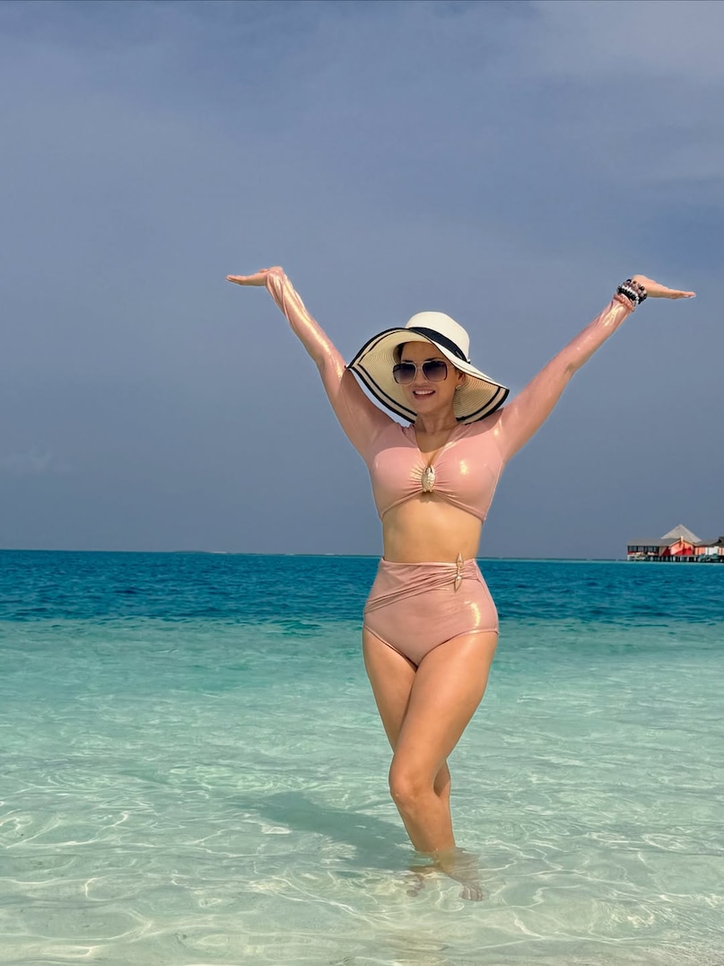 Sunny leone, Sunny leone News, Sunny leone Birthday, Sunny leone tragic life, Sunny leone past, Sunny leone family, Sunny leone age, Sunny leone  kids, sunny leone religion, सनी लियोनी, सनी लियोनी समाचार, सनी लियोनी का जन्मदिन, सनी लियोनी का दुखद जीवन, सनी लियोनी का अतीत, सनी लियोनी का परिवार, सनी लियोनी की उम्र, सनी लियोनी के बच्चे, सनी लियोनी का धर्म
