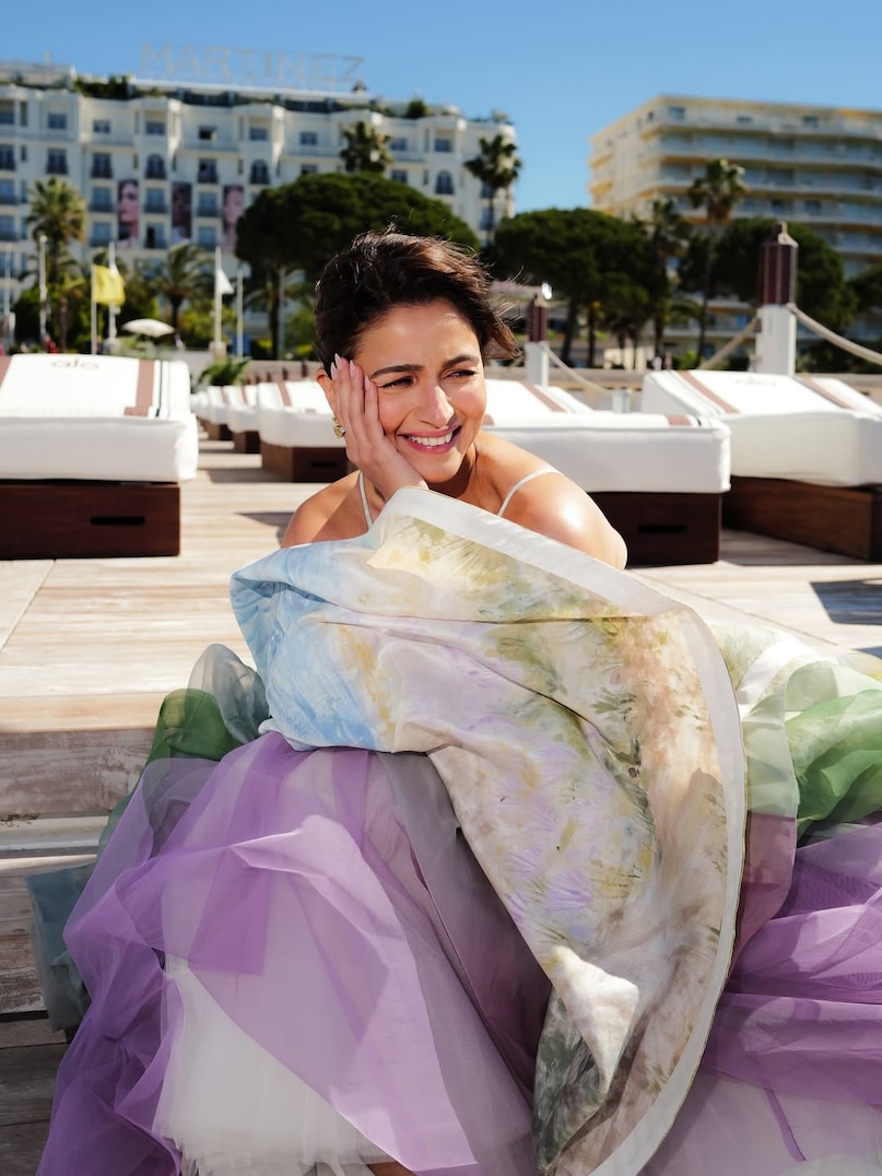 Alia Bhatt, Alia Bhatt Cannes 2026, Alia Bhatt responds to critics, Alia Bhatt Cannes 2026 Looks, Cannes 2026 Alia Bhatt red carpet appearances, Alia 5 look at Cannes 2026, आलिया भट्ट, आलिया भट्ट कान्स 2026, आलिया भट्ट ने आलोचकों को जवाब दिया, आलिया भट्ट कान्स 2026 लुक, कान्स 2026 आलिया भट्ट की रेड कार्पेट उपस्थिति, कान्स 2026 में आलिया 5 लुक