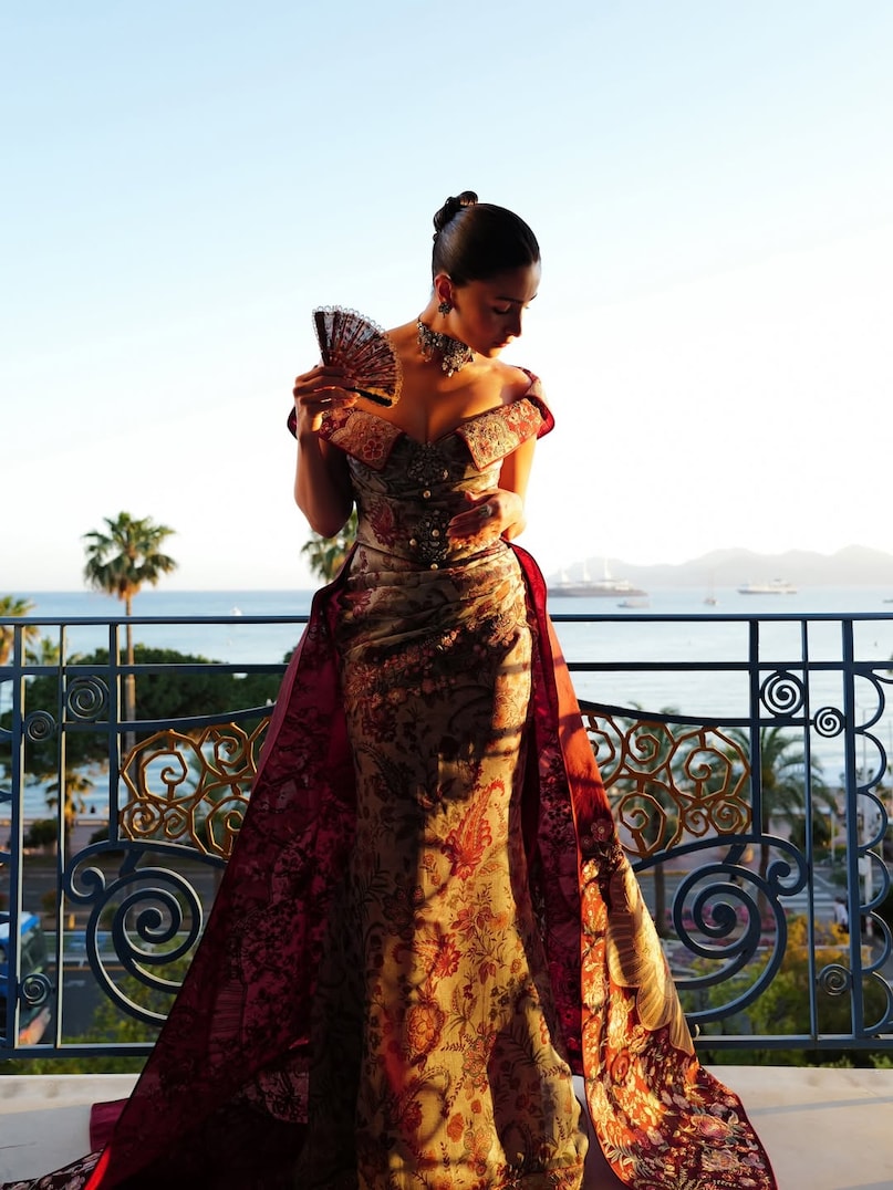 Alia Bhatt, Alia Bhatt Cannes 2026, Alia Bhatt responds to critics, Alia Bhatt Cannes 2026 Looks, Cannes 2026 Alia Bhatt red carpet appearances, Alia 5 look at Cannes 2026, आलिया भट्ट, आलिया भट्ट कान्स 2026, आलिया भट्ट ने आलोचकों को जवाब दिया, आलिया भट्ट कान्स 2026 लुक, कान्स 2026 आलिया भट्ट की रेड कार्पेट उपस्थिति, कान्स 2026 में आलिया 5 लुक