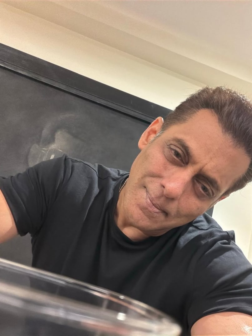 Salman Khan, Salman Khan accepts apology from paparazzi, Salman Khan in success party of raja Shivaji, Salman Khan heated exchange outside hospital with paparazzi, why salman Khna angry on paparazzi, सलमान खान, सलमान खान ने पैपराजी की माफी स्वीकार की, राजा शिवाजी की सक्सेस पार्टी में सलमान खान, हॉस्पिटल के बाहर सलमान खान की पैपराजी से तीखी नोकझोंक, सलमान खान पैपराजी पर क्यों भड़के Salman Khan, Salman Khan accepts apology from paparazzi, Salman Khan in success party of raja Shivaji, Salman Khan heated exchange outside hospital with paparazzi, why salman Khna angry on paparazzi, सलमान खान, सलमान खान ने पैपराजी की माफी स्वीकार की, राजा शिवाजी की सक्सेस पार्टी में सलमान खान, हॉस्पिटल के बाहर सलमान खान की पैपराजी से तीखी नोकझोंक, सलमान खान पैपराजी पर क्यों भड़के