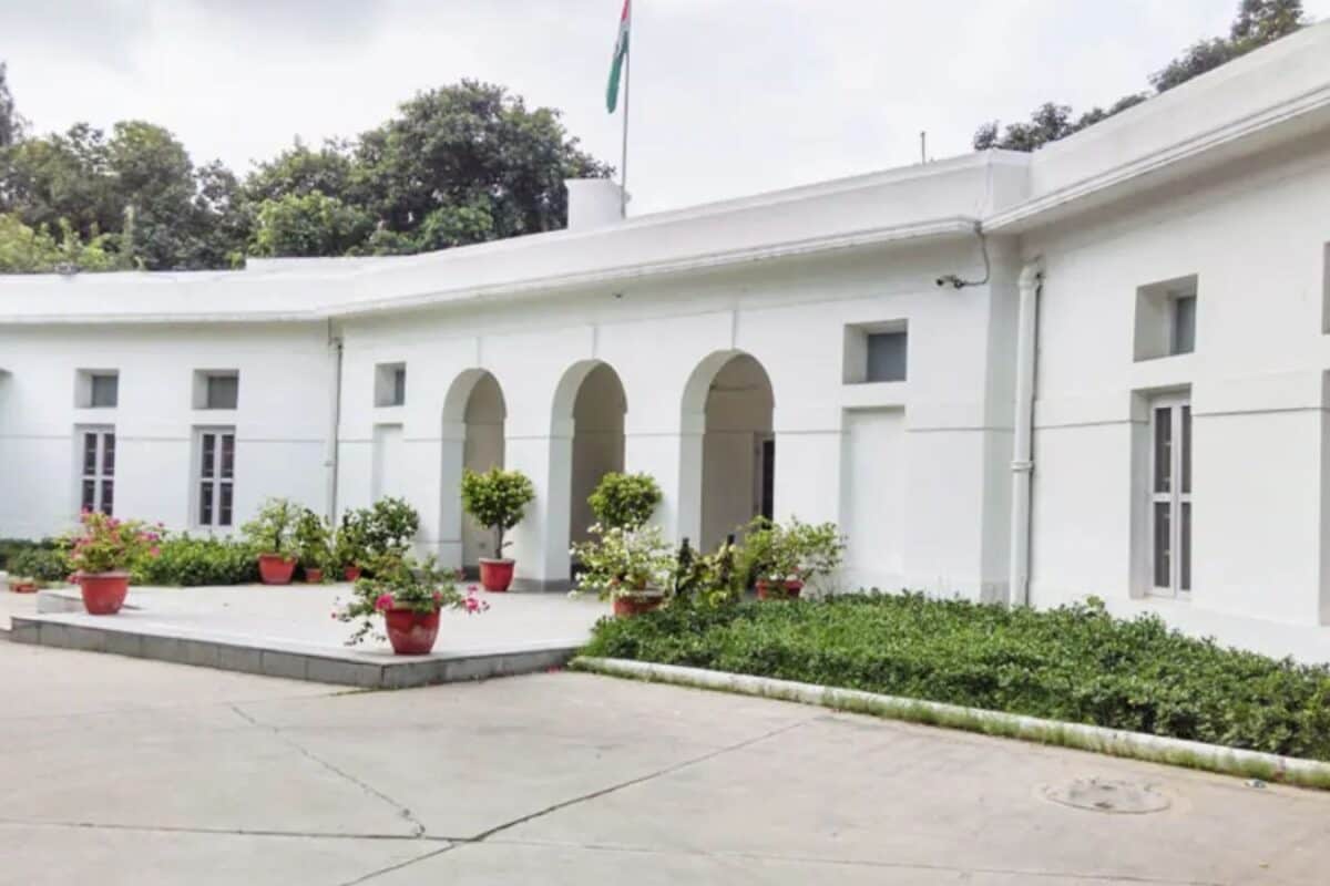 कांग्रेस नेता ने ऐसा क्‍या कहा, बीजेपी ने नाप द‍िया सोन‍िया गांधी का बंगला, क्‍या आपको पता है लंबाई चौड़ाई?