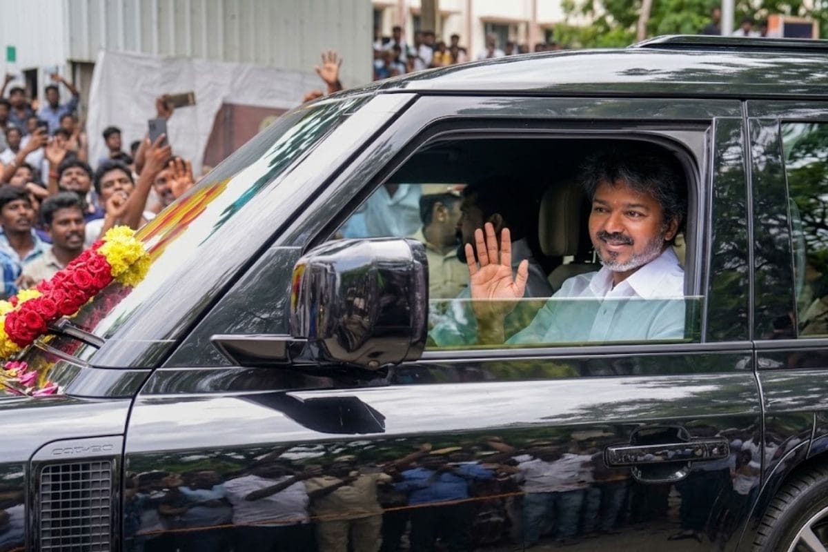 Thalapathy Vijay News: थलापति विजय की 'लोहालाट सरकार' बनाने के लिए लॉटरी किंग मैदान में उतरे, जानें क्या है प्लानिंग