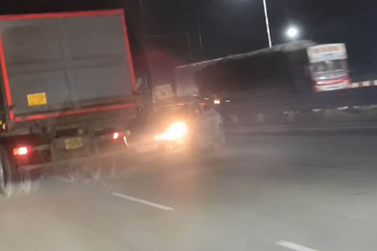 500 मीटर तक कार को घसीटता रहा बेकाबू ट्रक, अंदर फंसी थी भतीजी और चाचा; Video वायरल