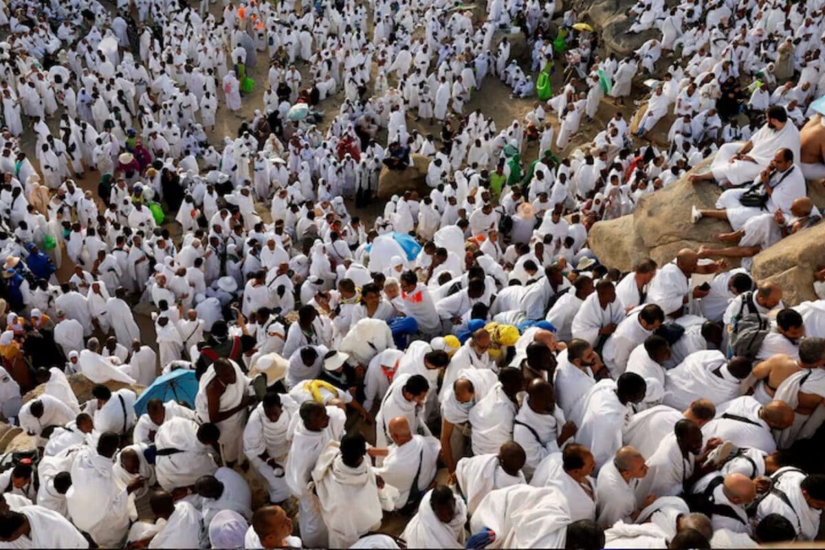 मुसलमान मुसलमान चिल्लाने वाले पाकिस्तान ने हाजियों की दुर्गति कर दी, कुछ नहीं तो भारत से ही सीख लेते