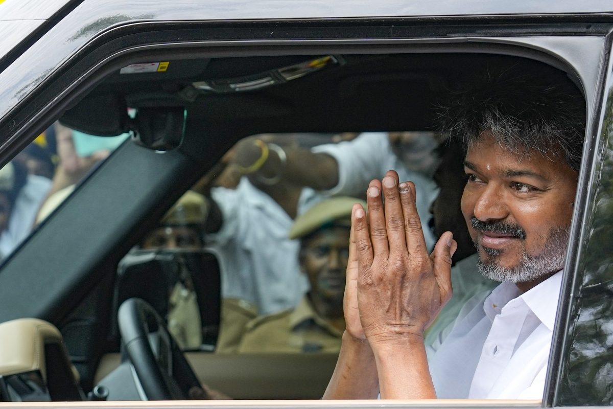 TN Govt Formation: WhatsApp पर सरकार बनाने का न्योता! विजय की चाल देख लेफ्ट नेताओं का चकराया सिर