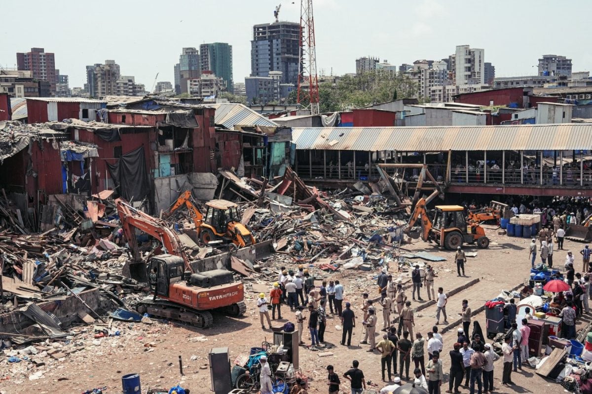 PHOTOS: गरीब नगर में रेलवे ने खाली कराई 5200 मीटर जमीन, मुंबई वालों को मिलेगी 50 नई ट्रेनों की सौगात