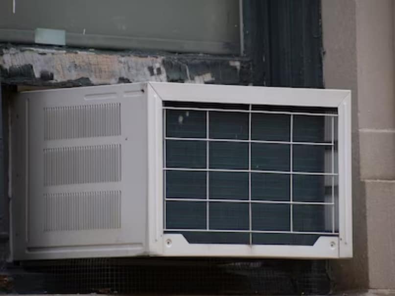 Which AC is safer? According to experts, window AC is considered a little safer because there is less risk of gas leaks and blast in it. But split AC is also safe when it is from a good company, has regular servicing and is installed properly.