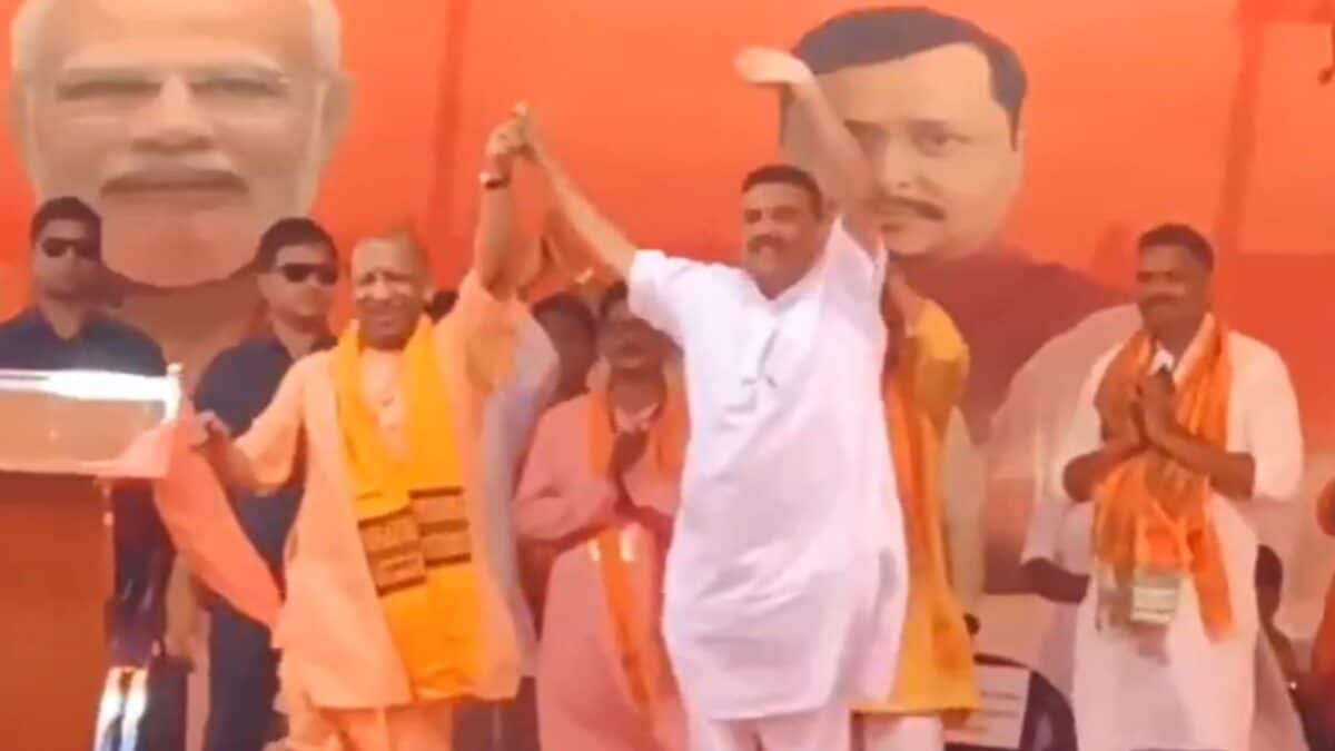 Suvendu Adhikari | Yogi Adityanath | Opinion: योगी की राह पर चले शुभेंदु… कड़े फैसले से बंगाल में हिंदुओं का जबरदस्त ध्रुवीकरण! Suvendu Adhikari | Yogi Adityanath | Opinion: योगी की राह पर चले शुभेंदु… कड़े फैसले से बंगाल में हिंदुओं का जबरदस्त ध्रुवीकरण!