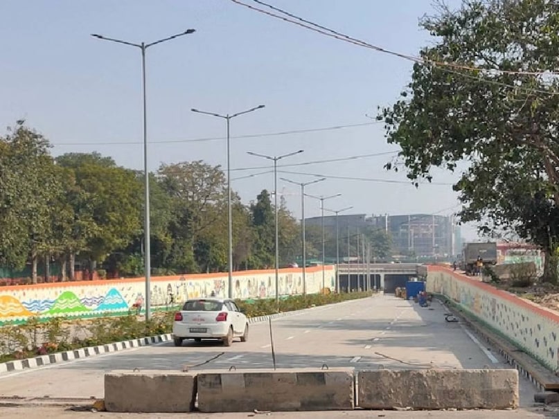 इसके बाद इसे फिर से चालू करने के लिए कट एंड कवर विधि अपनाने का प्रस्ताव रखा गया लेकिन भारतीय रेलवे ने इसकी अनुमति नहीं दी. अब पीडब्ल्यूडी ने कास्ट इन-सिटू तकनीक अपनाई है और रेलवे से इन-प्रिंसिपल NOC भी मिल गया है.