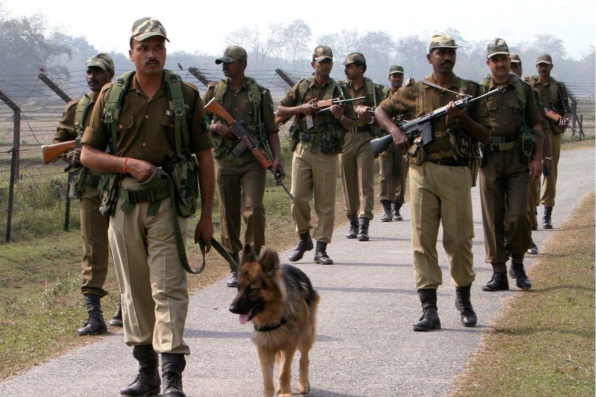 बांग्‍लादेश बॉर्डर पर रात में अचानक होने लगी हचलल, BSF के जवान हो गए अलर्ट, फिर हुआ कुछ ऐसा, मच गया बवाल