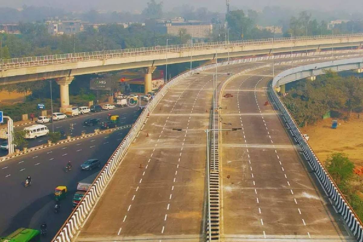 नोएडा-दिल्ली 6 लेन एलिवेटेड कॉरिडोर को लेकर आई बड़ी खबर, इस महीने होगा शुरू, एयरपोर्ट तक सफर होगा आसान