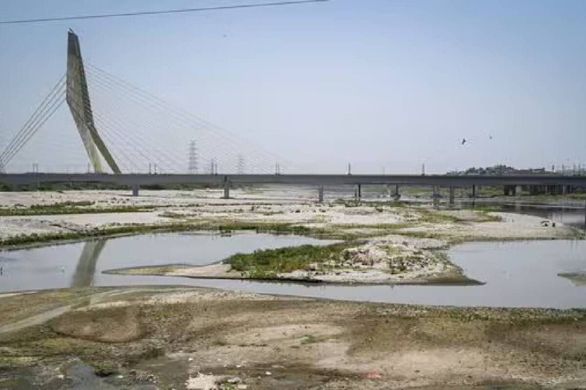Ground Report: दिल्ली पर घोर संकट, सूख गई यमुना, चारों ओर रेत ही रेत, अब प्यासे मरेंगे लोग?