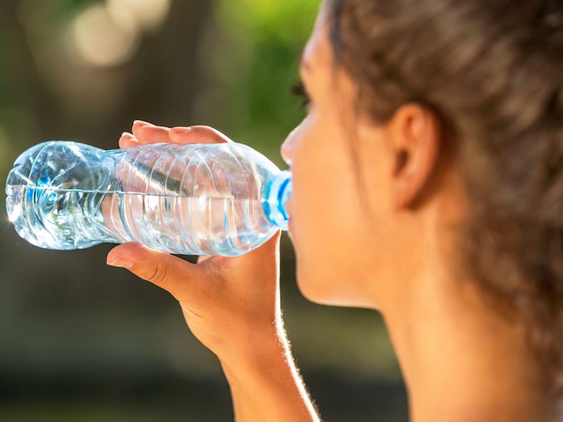 Common water drinking mistakes,Proper hydration habits, Drinking water correctly, Summer hydration guide, Water intake mistakes, How to avoid mistakes while drinking water, Benefits of sipping water vs chugging, Drinking water during meals digestion effects, Importance of electrolytes in summer hydration, Best time to drink water for health, 