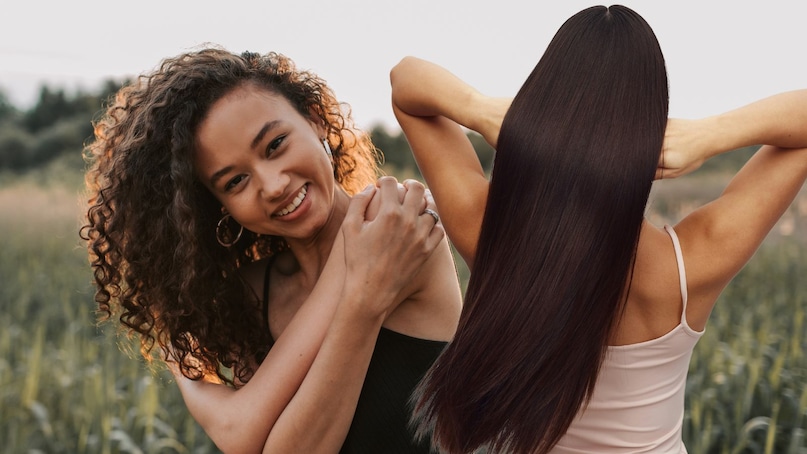 Straight and Untied Hair – If someone keeps their hair straight, completely untied and open, then this person shows a very disciplined, organized and self-controlled personality. Psychologically, these people like clarity in their lives, careers, and relationships. They pay great attention to details and are very aware of their image. Maintaining this style requires patience and regular care, which proves that the person is not shirking responsibilities. People generally consider them trustworthy and professional, and want to do every job with perfection. Straight and Untied Hair – If someone keeps their hair straight, completely untied and open, then this person shows a very disciplined, organized and self-controlled personality. Psychologically, these people like clarity in their lives, careers, and relationships. They pay great attention to details and are very aware of their image. Maintaining this style requires patience and regular care, which proves that the person is not shirking responsibilities. People generally consider them trustworthy and professional, and want to do every job with perfection.