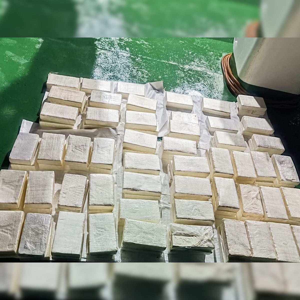 बाप रे बाप... 1150 करोड़ की कोकीन जब्त, गुजरात ATS और कोस्ट गार्ड के एक्शन  से मचा हड़कंप - News18 हिंदी
