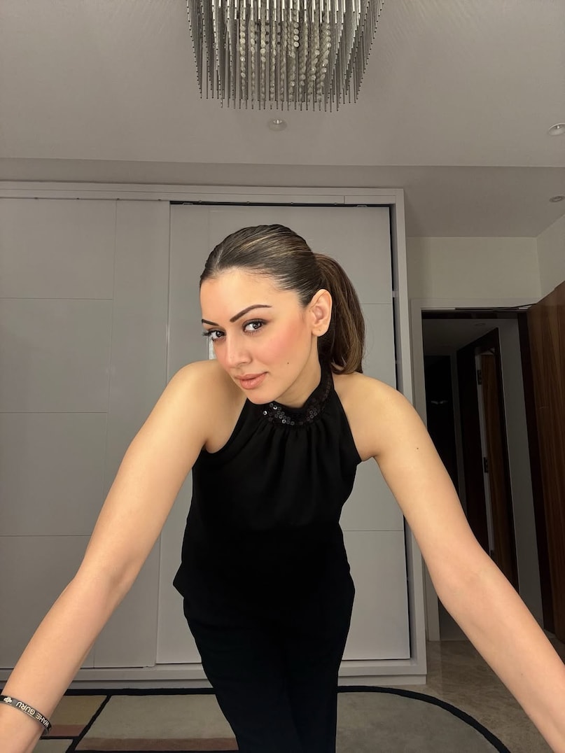hansika motwani, hansika motwani childhood photos, hansika motwani age, hansika motwani childhood movies, hansika motwani husband, hansika motwani transformation, hansika motwani daughter, hansika motwani tv shows, हंसिका मोटवानी