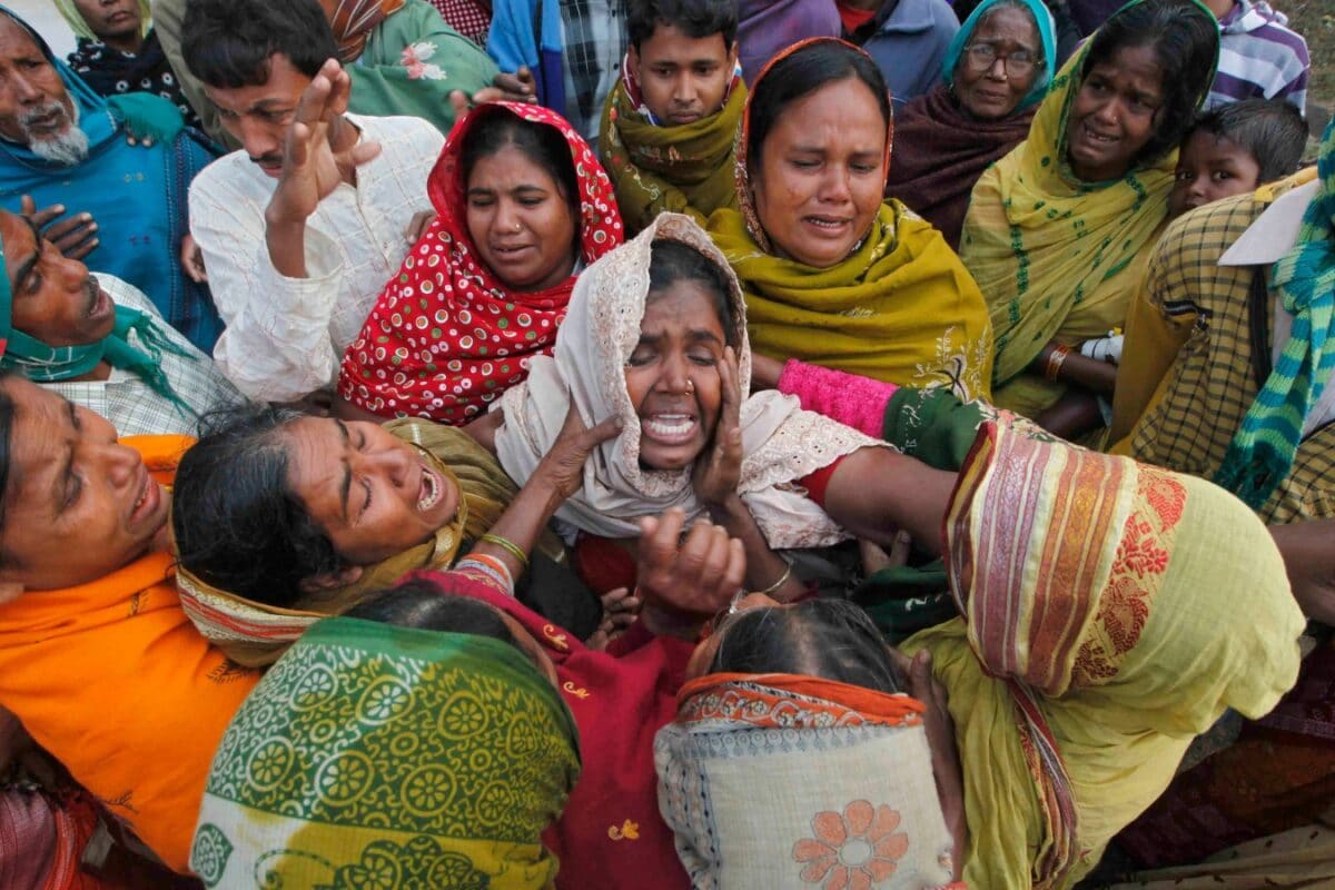 महाराष्‍ट्र में जहरीली शराब पीने से 15 लोगों की मौत, CM फडवणीस बोले- 8 आरोपी गिरफ्तार, पूरे इकोसिस्‍टम का पता लगा लिया है