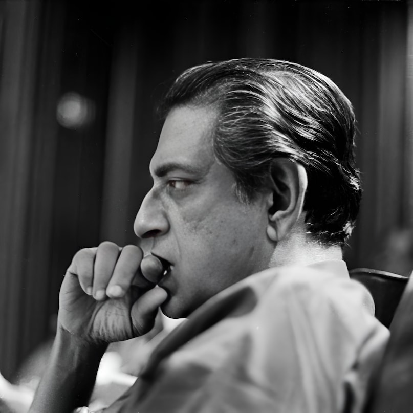 Satyajit Ray, Satyajit Ray 105th birth anniversary, Satyajit Ray Films, how Satyajit Ray became hindi cinema biggest mastermind, how owl changed Satyajit Ray fortune, awards won by satyajit ray, सत्यजीत रे, सत्यजीत रे की 105वीं जयंती, सत्यजीत रे फिल्म्स, कैसे सत्यजीत रे बने हिंदी सिनेमा के सबसे बड़े मास्टरमाइंड, कैसे उल्लू ने बदल दी सत्यजीत रे की किस्मत, सत्यजीत रे को मिले पुरस्कार