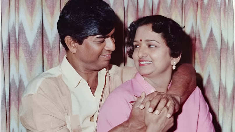 Vijay TVK leads 108 seats Tamil Nadu, Tamil Nadu election 2026 Vijay CM chances, Thalapathy Vijay life story family background, SA Chandrasekhar Shoba marriage story, Tamilaga Vettri Kazhagam Tamil Nadu, तमिलनाडु में विजय टीवीके 108 सीटों पर आगे, तमिलनाडु चुनाव 2026 में विजय के मुख्यमंत्री बनने की संभावना, थलपति विजय की जीवन कहानी, पारिवारिक पृष्ठभूमि, एसए चन्द्रशेखर शोबा की शादी की कहानी, तमिलागा वेट्री कड़गम तमिलनाडु