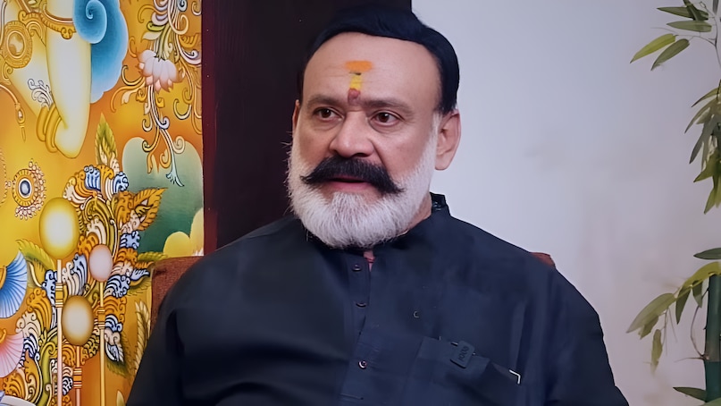 Malayalam Actor Santhosh Nayar Dies In Road Accident In Kerala Wife Seriously Injured mourn in industry