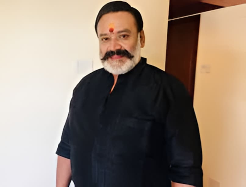 Malayalam Actor Santhosh Nayar Dies In Road Accident In Kerala Wife Seriously Injured mourn in industry