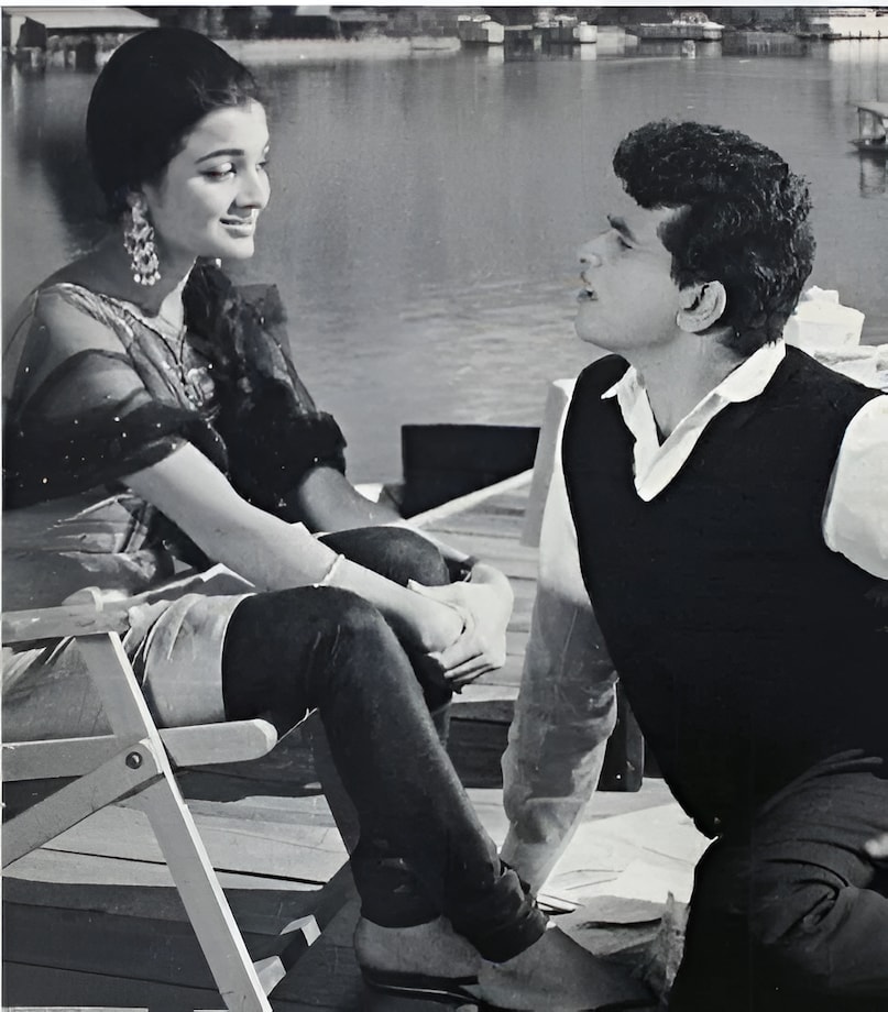 asha parekh, Manoj Kumar, asha parekh made Manoj Kumar superstar, asha parekh-Manoj Kumar Special friendship, Special friendship of bollywood, why asha parekh-Manoj Kumar not in talking terms for years, asha parekh-Manoj Kumar Films, आशा पारेख, मनोज कुमार, आशा पारेख ने मनोज कुमार को बनाया सुपरस्टार, आशा पारेख-मनोज कुमार की खास दोस्ती, बॉलीवुड की खास दोस्ती, क्यों सालों से आशा पारेख-मनोज कुमार के बीच नहीं हो रही बातचीत, आशा पारेख-मनोज कुमार की फिल्में