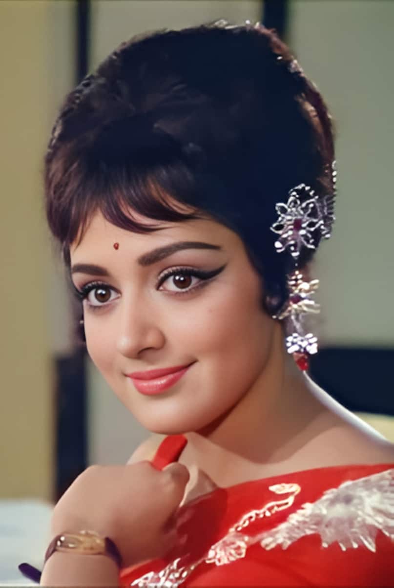 Hema malini, Hema malini Films, Hema malini hit Movies, Hema malini most expensive heroine from 1976 to 1980, first actress to take fee of Rs 500000, Hema malini contemporary Zeenat Aman, Hema malini fourth highest paid actress industry from 1971 to 1975, Hema malini-dharmendra, हेमा मालिनी, हेमा मालिनी की फिल्में, हेमा मालिनी की हिट फिल्में, हेमा मालिनी 1976 से 1980 तक सबसे महंगी हीरोइन, 500000 रुपये फीस लेने वाली पहली अभिनेत्री, हेमा मालिनी की समकालीन जीनत अमान, हेमा मालिनी 1971 से 1975 तक इंडस्ट्री की चौथी सबसे ज्यादा कमाई करने वाली अभिनेत्री, हेमा मालिनी-धर्मेंद्र