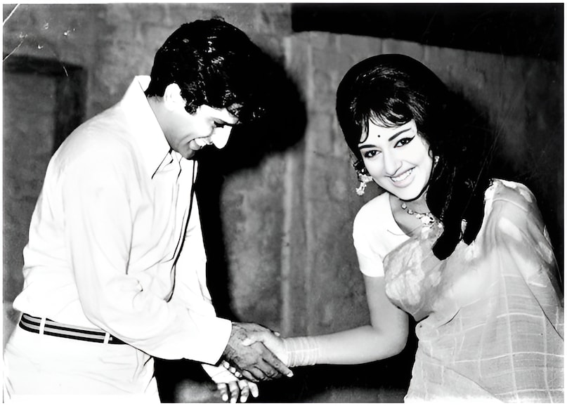 Hema malini, Hema malini Films, Hema malini hit Movies, Hema malini most expensive heroine from 1976 to 1980, first actress to take fee of Rs 500000, Hema malini contemporary Zeenat Aman, Hema malini fourth highest paid actress industry from 1971 to 1975, Hema malini-dharmendra, हेमा मालिनी, हेमा मालिनी की फिल्में, हेमा मालिनी की हिट फिल्में, हेमा मालिनी 1976 से 1980 तक सबसे महंगी हीरोइन, 500000 रुपये फीस लेने वाली पहली अभिनेत्री, हेमा मालिनी की समकालीन जीनत अमान, हेमा मालिनी 1971 से 1975 तक इंडस्ट्री की चौथी सबसे ज्यादा कमाई करने वाली अभिनेत्री, हेमा मालिनी-धर्मेंद्र