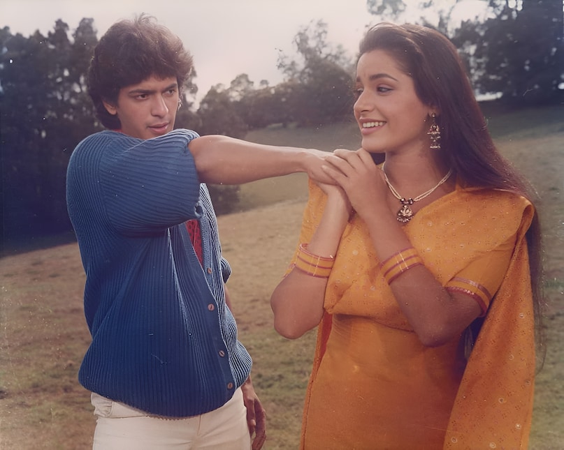 hero who became co star, chunky pandey wife, Bhavna Pandey, chunky pandey supporting career, chunky pandey movie career, what does chunky pandey's wife do, who is ananya pandey's mother, bhavna pandey young, bhavna pandey age, चंकी पांडे की पत्नी, भावना पांडे, चंकी पांडे का सहायक करियर, चंकी पांडे का फिल्मी करियर, चंकी पांडे की पत्नी क्या करती हैं, अनन्या पांडे की मां कौन हैं, भावना पांडे छोटी, भावना पांडे की उम्र