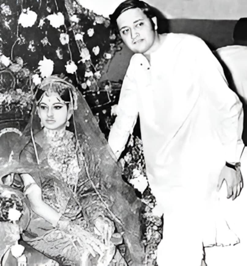 Actress Moushumi Chatterjee, most demanding daughter in law of bollywood, why Moushumi Chatterjee married at age of 15, Jayanta Mukherjee, Hemanta Mukherjee, Balika Badhu actress, Bollywood child marriage stories, 1970s Bollywood stars, Bengali cinema legends, Moushumi Chatterjee family, मौसमी चटर्जी, बॉलीवुड की सबसे डिमांडिंग बहू, मौसमी चटर्जी ने 15 साल की उम्र में शादी क्यों की, जयंत मुखर्जी, हेमंत मुखर्जी, बालिका बधू अभिनेत्री, बॉलीवुड बाल विवाह की कहानियां, 1970 के दशक के बॉलीवुड सितारे, बंगाली सिनेमा के दिग्गज, मौसमी चटर्जी परिवार
