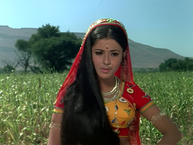 Actress Moushumi Chatterjee, most demanding daughter in law of bollywood, why Moushumi Chatterjee married at age of 15, Jayanta Mukherjee, Hemanta Mukherjee, Balika Badhu actress, Bollywood child marriage stories, 1970s Bollywood stars, Bengali cinema legends, Moushumi Chatterjee family, मौसमी चटर्जी, बॉलीवुड की सबसे डिमांडिंग बहू, मौसमी चटर्जी ने 15 साल की उम्र में शादी क्यों की, जयंत मुखर्जी, हेमंत मुखर्जी, बालिका बधू अभिनेत्री, बॉलीवुड बाल विवाह की कहानियां, 1970 के दशक के बॉलीवुड सितारे, बंगाली सिनेमा के दिग्गज, मौसमी चटर्जी परिवार