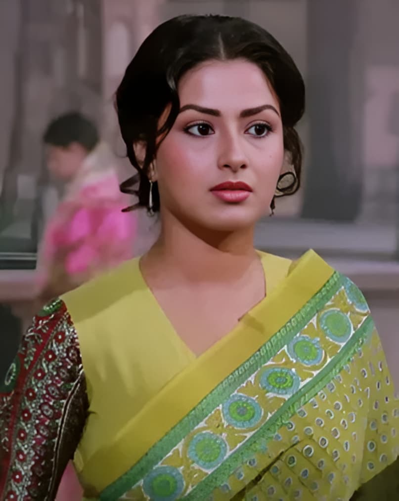 Actress Moushumi Chatterjee, most demanding daughter in law of bollywood, why Moushumi Chatterjee married at age of 15, Jayanta Mukherjee, Hemanta Mukherjee, Balika Badhu actress, Bollywood child marriage stories, 1970s Bollywood stars, Bengali cinema legends, Moushumi Chatterjee family, मौसमी चटर्जी, बॉलीवुड की सबसे डिमांडिंग बहू, मौसमी चटर्जी ने 15 साल की उम्र में शादी क्यों की, जयंत मुखर्जी, हेमंत मुखर्जी, बालिका बधू अभिनेत्री, बॉलीवुड बाल विवाह की कहानियां, 1970 के दशक के बॉलीवुड सितारे, बंगाली सिनेमा के दिग्गज, मौसमी चटर्जी परिवार