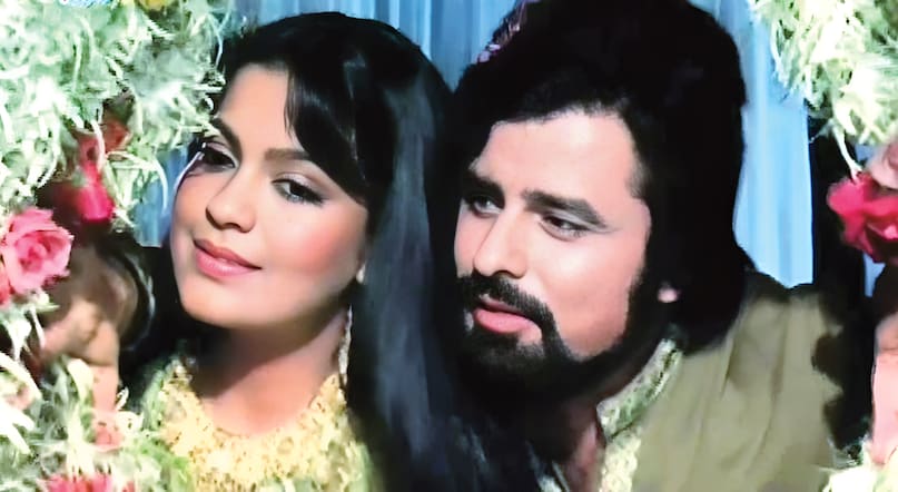 Sanjay Khan, Zarine Katrak, Zeenat Aman, most tumultuous sagas in Bollywood history, highly publicized sagas in Bollywood history, Sanjay Khan-Zeenat Aman relationship, Sanjay Khan-Zeenat Aman Wedding, Sanjay Khan-Zarine Katrak, Sanjay Khan first wife, Sanjay Khan second wife, how Sanjay Khan-Zeenat Aman relationship ends, संजय खान, जरीन कतरक, जीनत अमान, बॉलीवुड इतिहास की सबसे उथल-पुथल वाली गाथाएं, बॉलीवुड इतिहास की अत्यधिक प्रचारित गाथाएं, संजय खान-ज़ीनत अमान का रिश्ता, संजय खान-ज़ीनत अमान की शादी, संजय खान-ज़रीन खान, संजय खान की पहली पत्नी, संजय खान की दूसरी पत्नी, संजय खान-ज़ीनत अमान का रिश्ता कैसे खत्म हुआ Sanjay Khan, Zarine Katrak, Zeenat Aman, most tumultuous sagas in Bollywood history, highly publicized sagas in Bollywood history, Sanjay Khan-Zeenat Aman relationship, Sanjay Khan-Zeenat Aman Wedding, Sanjay Khan-Zarine Katrak, Sanjay Khan first wife, Sanjay Khan second wife, how Sanjay Khan-Zeenat Aman relationship ends, संजय खान, जरीन कतरक, जीनत अमान, बॉलीवुड इतिहास की सबसे उथल-पुथल वाली गाथाएं, बॉलीवुड इतिहास की अत्यधिक प्रचारित गाथाएं, संजय खान-ज़ीनत अमान का रिश्ता, संजय खान-ज़ीनत अमान की शादी, संजय खान-ज़रीन खान, संजय खान की पहली पत्नी, संजय खान की दूसरी पत्नी, संजय खान-ज़ीनत अमान का रिश्ता कैसे खत्म हुआ