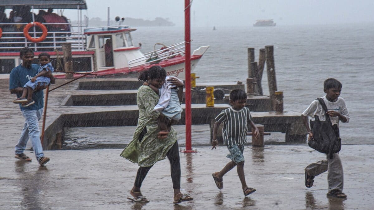 IMD Monsoon Alert | IMD Monsoon Update: मानसून को किसकी लगी नजर? जून में भी तरसाएगी बारिश, IMD की डराने वाली चेतावनी IMD Monsoon Alert | IMD Monsoon Update: मानसून को किसकी लगी नजर? जून में भी तरसाएगी बारिश, IMD की डराने वाली चेतावनी