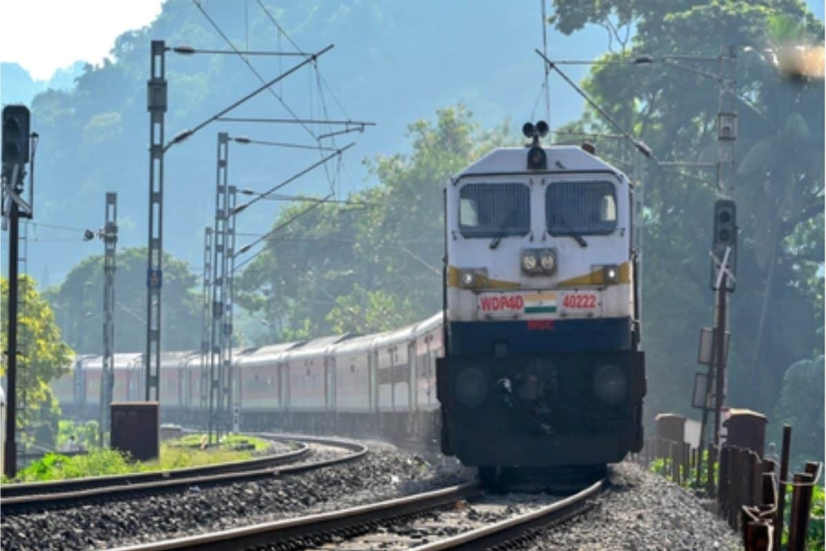 रेलवे ने 80 से ज्‍यादा ट्रेनों की बदली टाइमिंग, स्‍टेशन जाने से पहले देखें लिस्‍ट, नहीं तो बढ़ेगी टेंशन